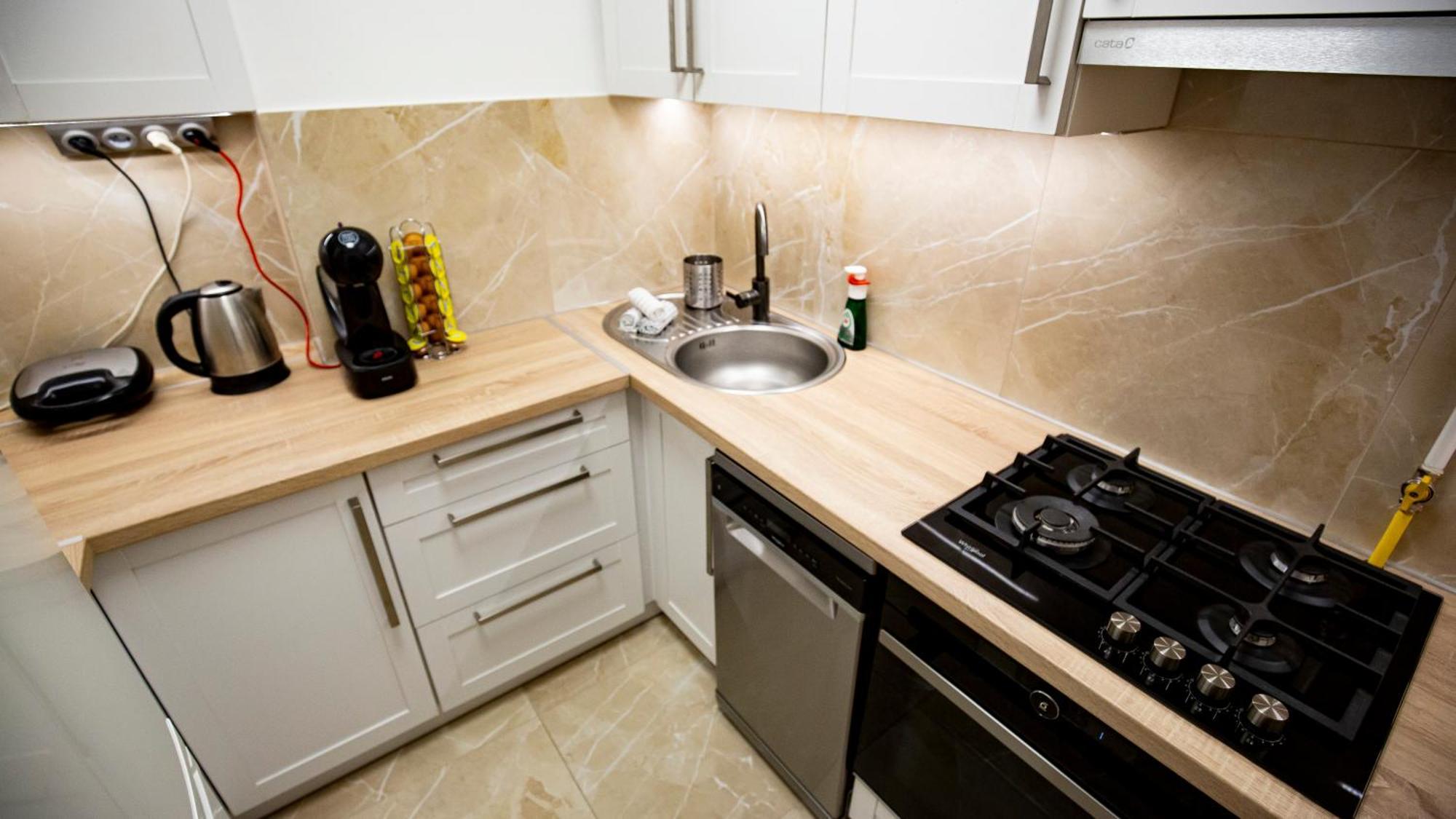 Huge 2 Bedroom Flat With Stunning View - Close To Sziget