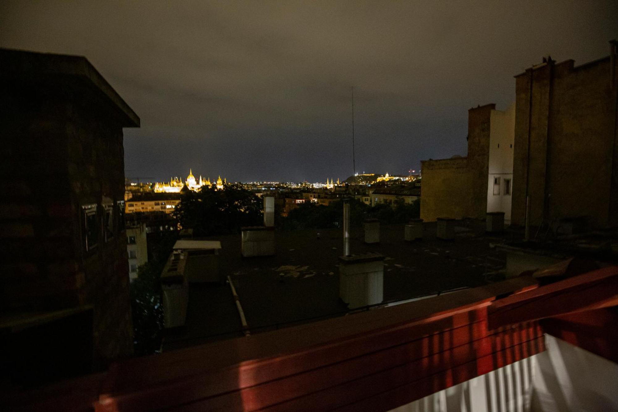Apartment Huge 2 Bedroom Flat With Stunning View - Close To Sziget *